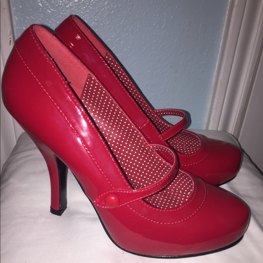 Pin up couture red pumps NEW